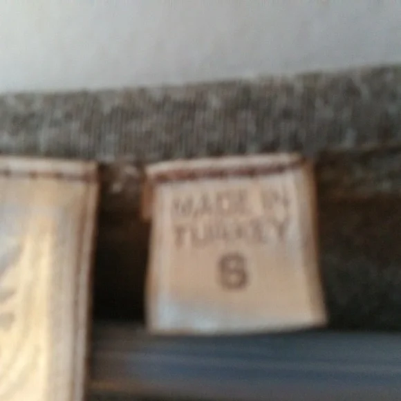 Dantelle ruffled shirt gray size small raw edges - Picture 6 of 8